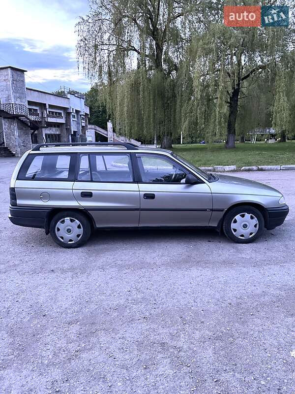 Універсал Opel Astra 1996 в Івано-Франківську