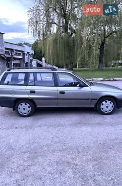 Универсал Opel Astra 1996 в 