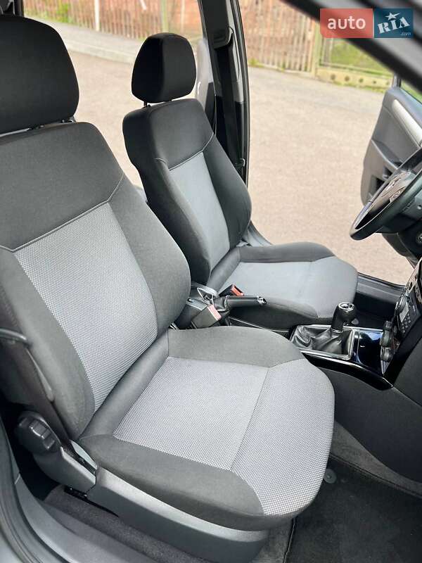 Універсал Opel Astra 2010 в Хмельницькому