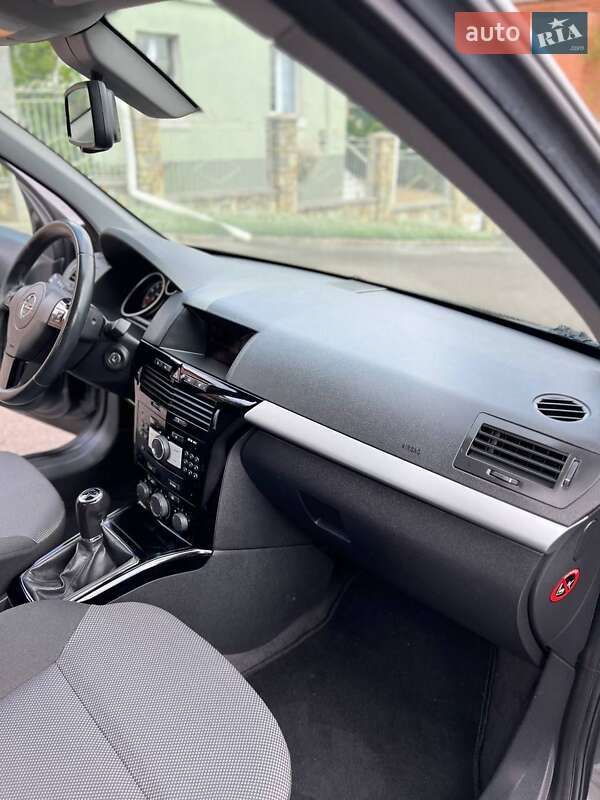 Універсал Opel Astra 2010 в Хмельницькому