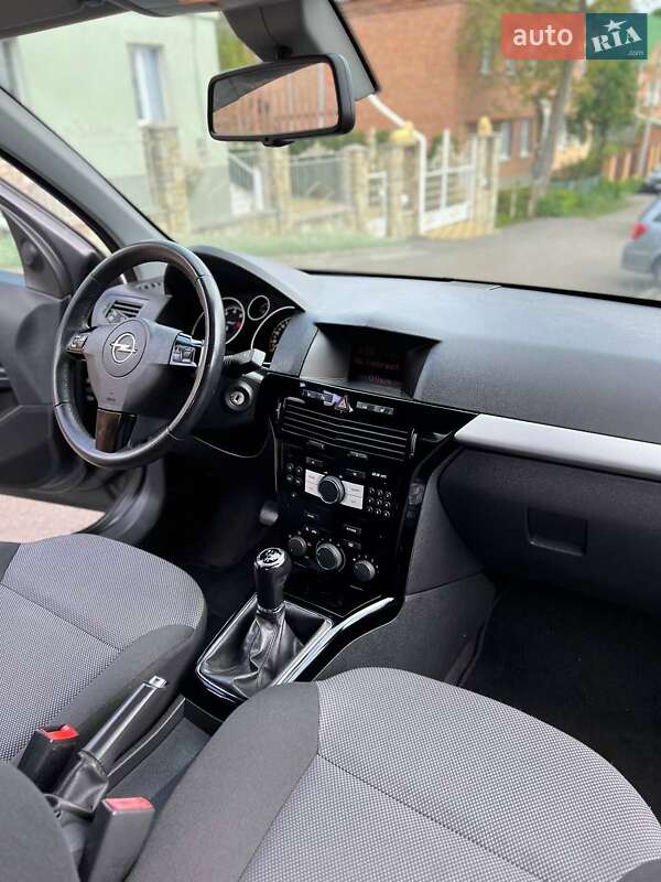 Універсал Opel Astra 2010 в Хмельницькому