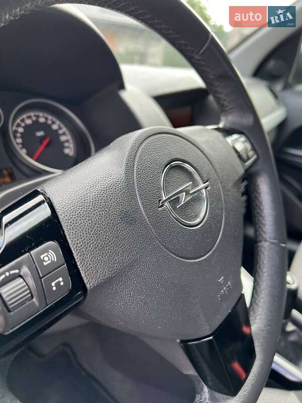 Універсал Opel Astra 2010 в Хмельницькому