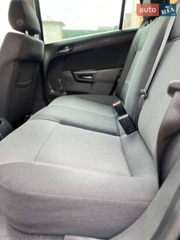 Універсал Opel Astra 2010 в Хмельницькому