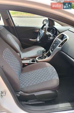 Универсал Opel Astra 2010 в 