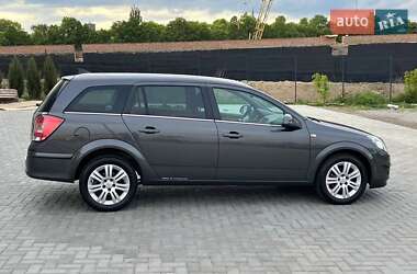Универсал Opel Astra 2010 в 