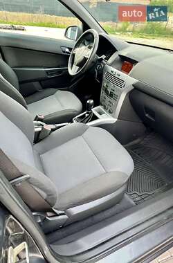 Универсал Opel Astra 2010 в 
