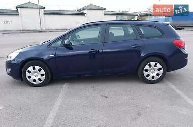 Универсал Opel Astra 2012 в Дрогобыче