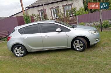 Хэтчбек Opel Astra 2009 в Путивле