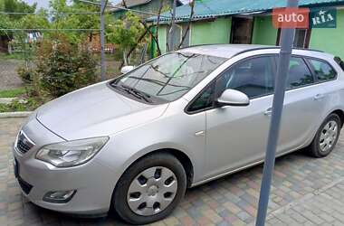 Универсал Opel Astra 2012 в Костополе
