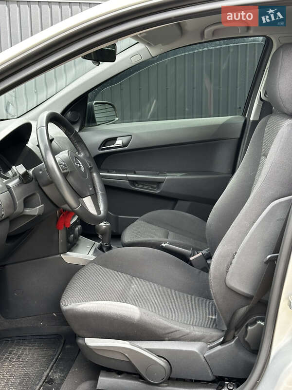 Хетчбек Opel Astra 2006 в Дніпрі
