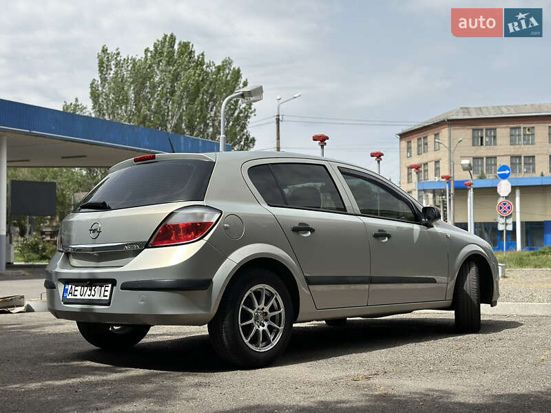 Хетчбек Opel Astra 2006 в Дніпрі