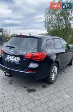 Универсал Opel Astra 2012 в 