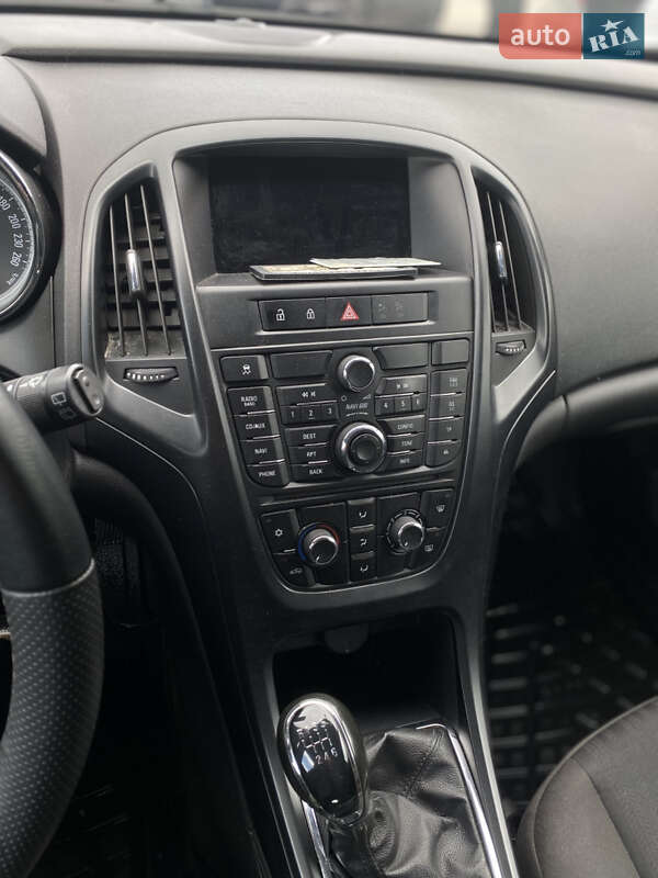 Универсал Opel Astra 2012 в Долине
