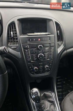 Универсал Opel Astra 2012 в 