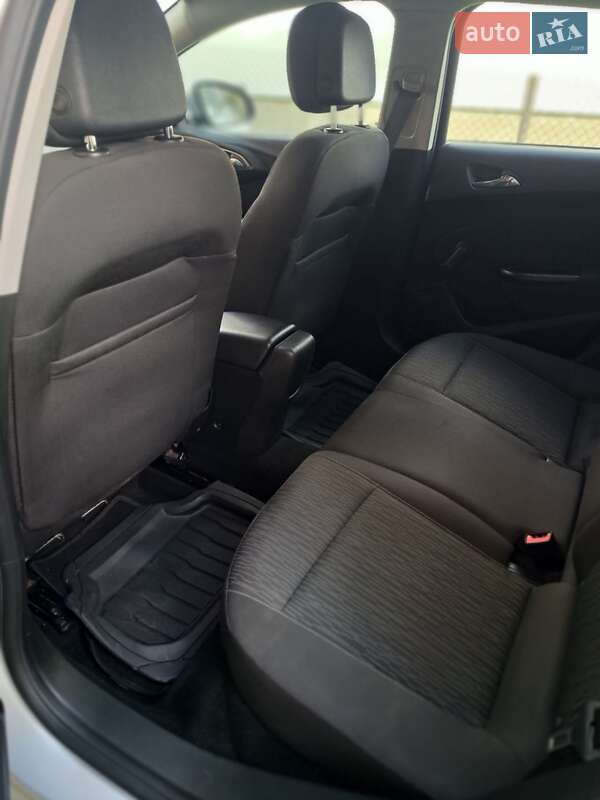 Универсал Opel Astra 2013 в Самборе