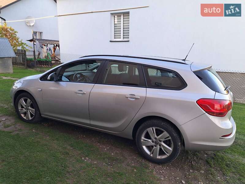 Универсал Opel Astra 2013 в Самборе