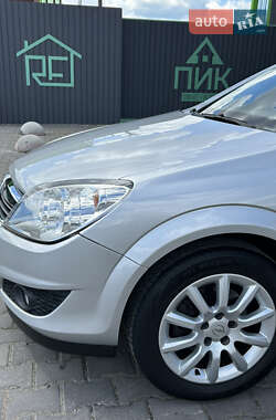 Хетчбек Opel Astra 2009 в 