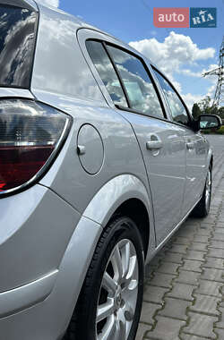 Хетчбек Opel Astra 2009 в 