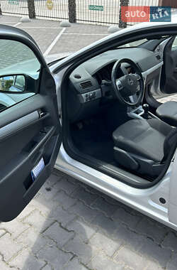 Хетчбек Opel Astra 2009 в 