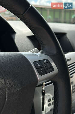 Хетчбек Opel Astra 2009 в 