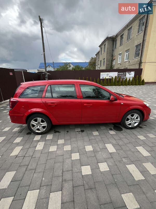 Универсал Opel Astra 2009 в Бучаче