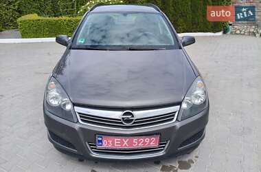 Універсал Opel Astra 2009 в Волочиську