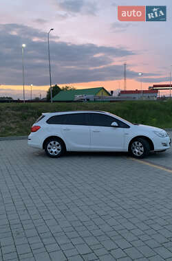 Універсал Opel Astra 2012 в 