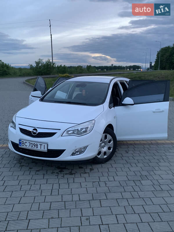 Opel Astra 2012