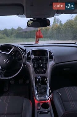 Універсал Opel Astra 2012 в 