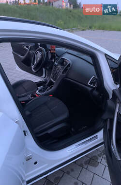 Універсал Opel Astra 2012 в 