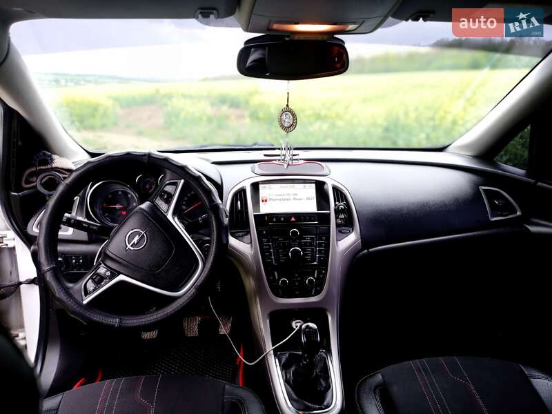 Универсал Opel Astra 2012 в Дунаевцах