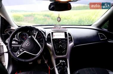 Универсал Opel Astra 2012 в 