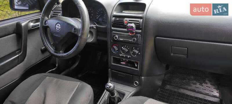 Седан Opel Astra 2006 в Самборі