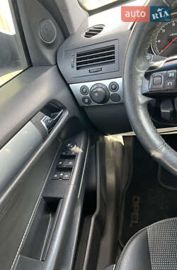 Хэтчбек Opel Astra 2009 в 