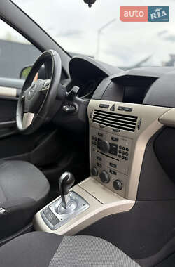 Седан Opel Astra 2008 в 