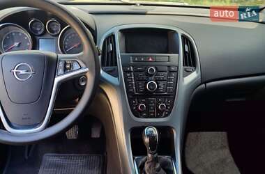 Универсал Opel Astra 2013 в 