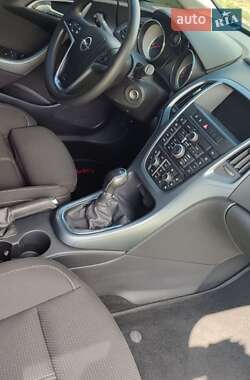 Универсал Opel Astra 2013 в 