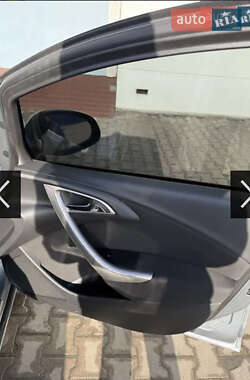 Хэтчбек Opel Astra 2011 в 
