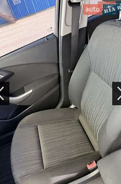 Хэтчбек Opel Astra 2011 в 