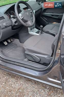 Хетчбек Opel Astra 2009 в 
