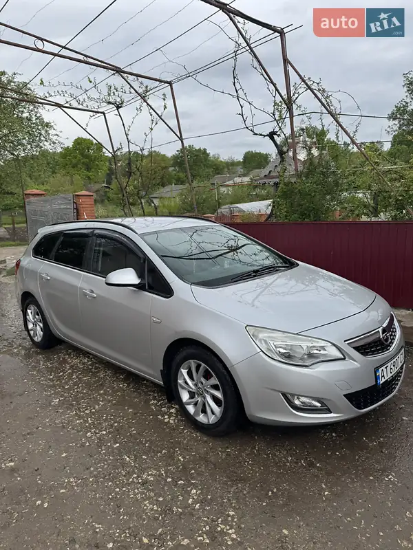 Opel Astra 2011