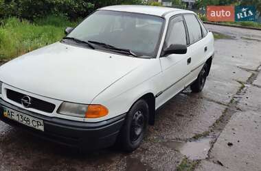 Седан Opel Astra 1994 в Межевой