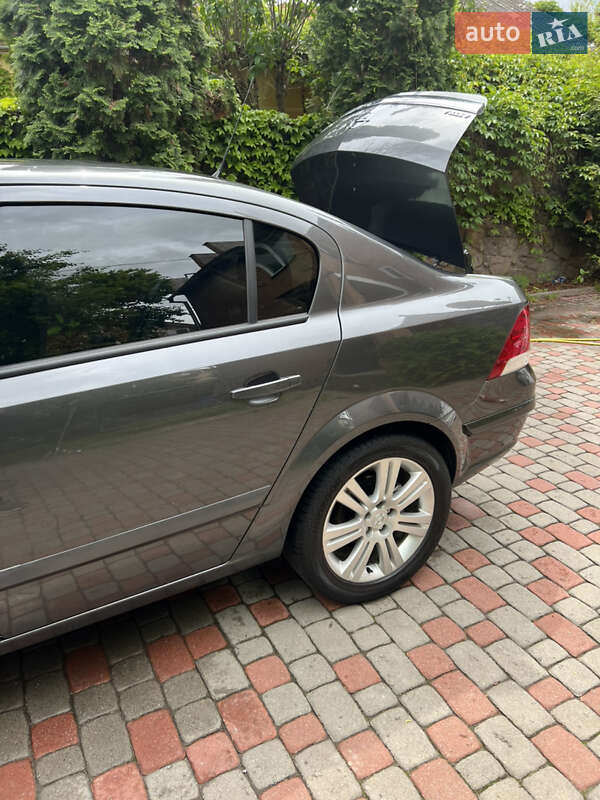 Седан Opel Astra 2011 в Виннице