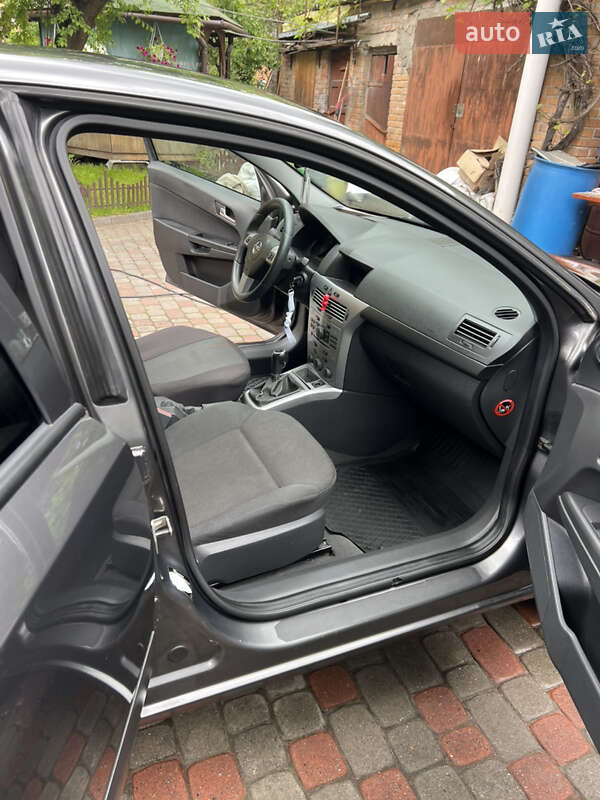 Седан Opel Astra 2011 в Виннице