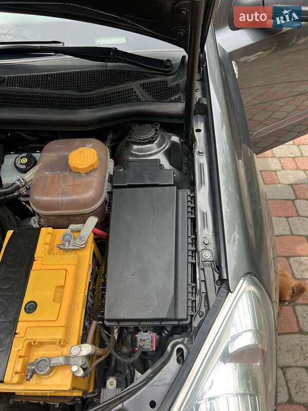 Седан Opel Astra 2011 в Виннице
