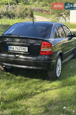 Хэтчбек Opel Astra 2001 в 