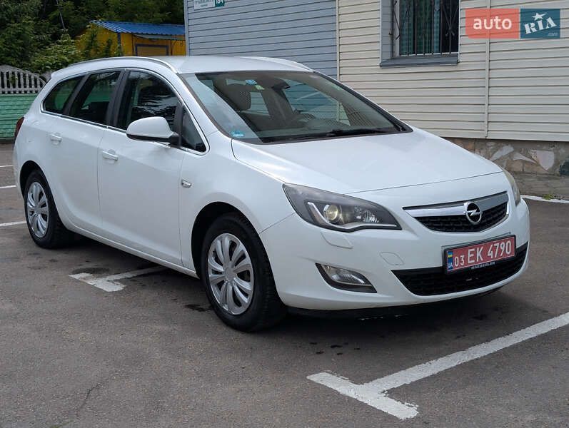 Opel Astra 2011