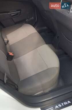 Універсал Opel Astra 2011 в 