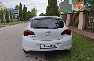 Хэтчбек Opel Astra 2011 в 