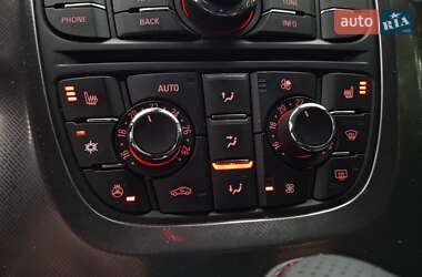 Хэтчбек Opel Astra 2011 в 